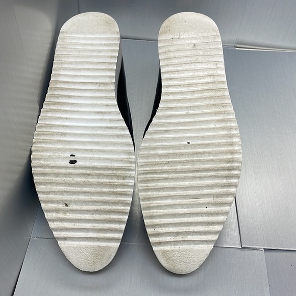 Gently used Karl Lagerfeld Paris Nappa Loafer Black/Gold 6.5 - Picture 7 of 8